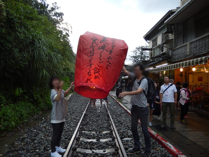 ランタンをゆっくりとリリース