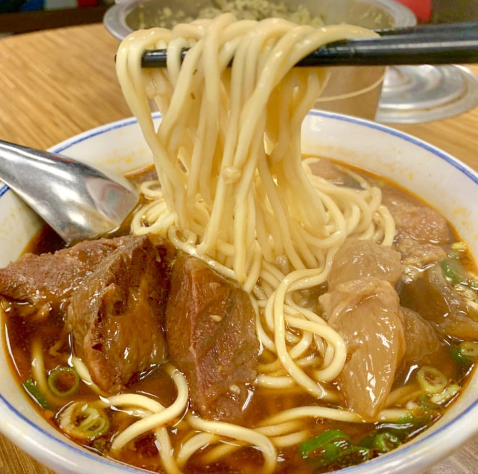 02-牛肉麺アップ