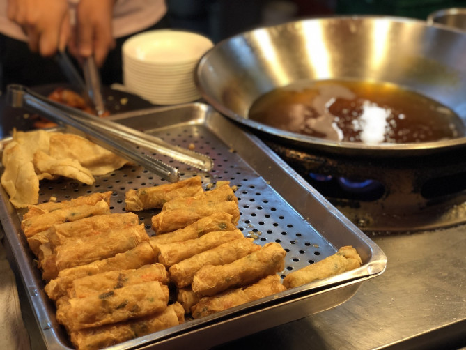 食べ物はオイリーなものが多い