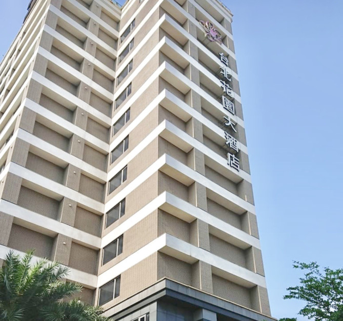 横から見たホテル 