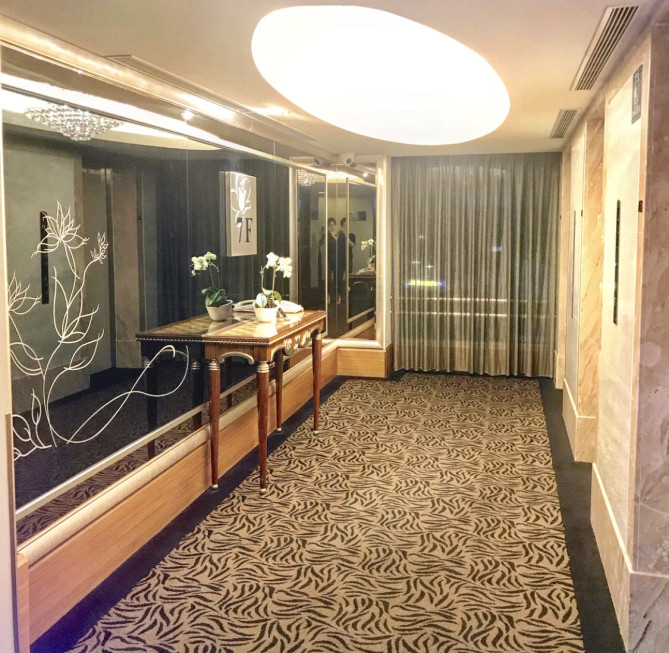 エレベーターホール 