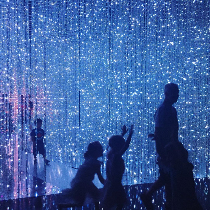 無限に広がっているかのようなクリスタルの世界