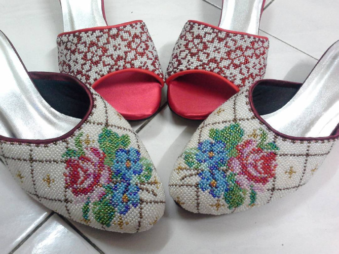 細かい刺繍のビーズサンダル