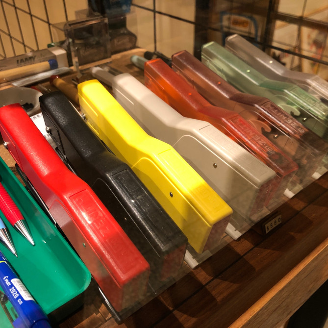 ホチキスのカラーリング