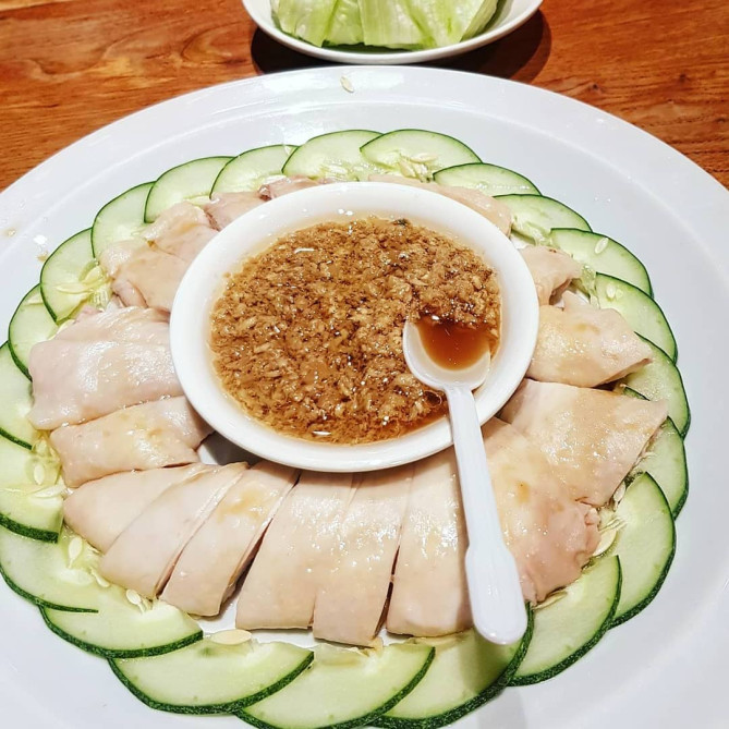 スープレストラン名物のジンジャーチキン