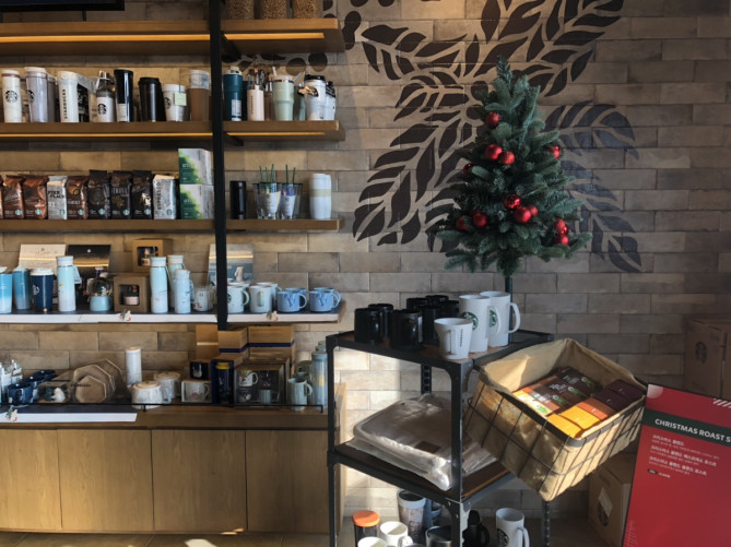 韓国スタバのグッズスペース