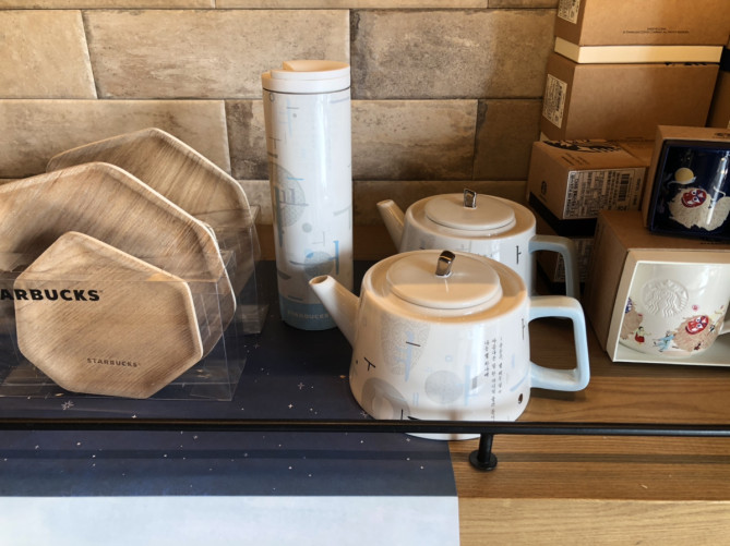 ハングルデザインのスタバグッズ