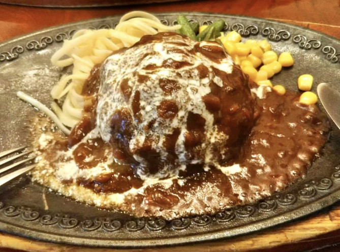 モンブラン（ロシア風ハンバーグ） 