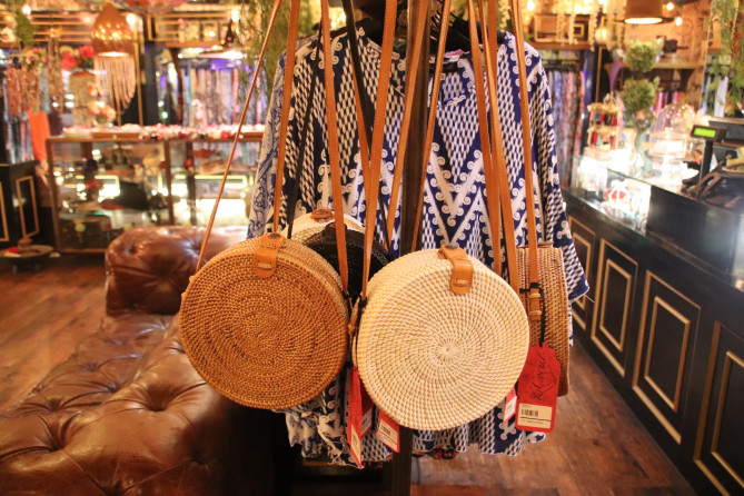 バリで売っているかごバッグ