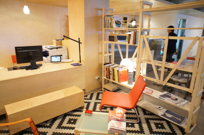 SMALL HOUSE BIG DOORのフロント