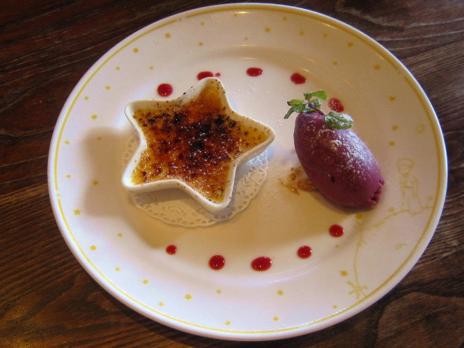 星の王子様をイメージしたデザート