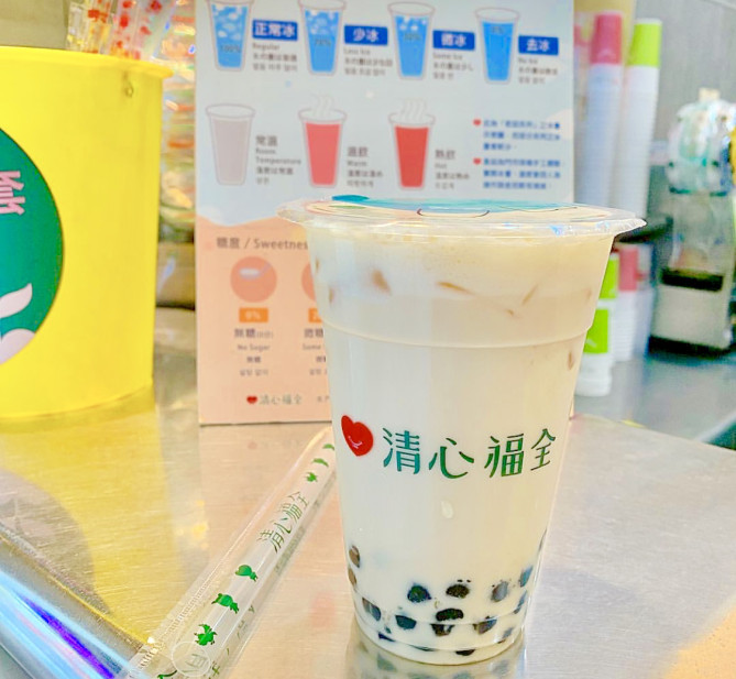 カウンターのドリンク 