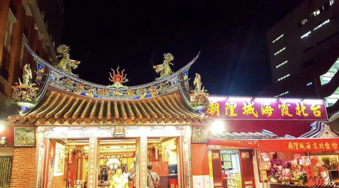 夜の霞海城隍廟 