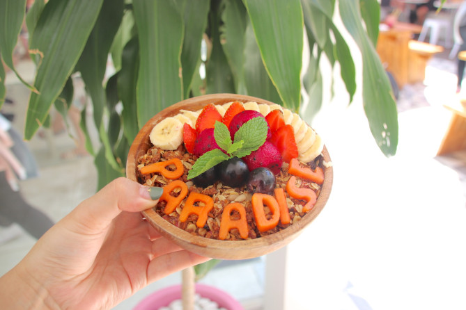 アルファベット入りアサイーボウル