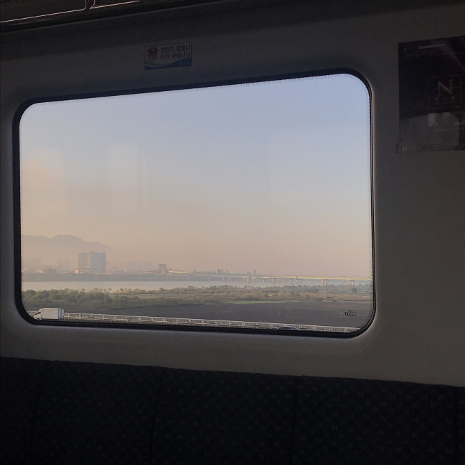 韓国電車からの景色