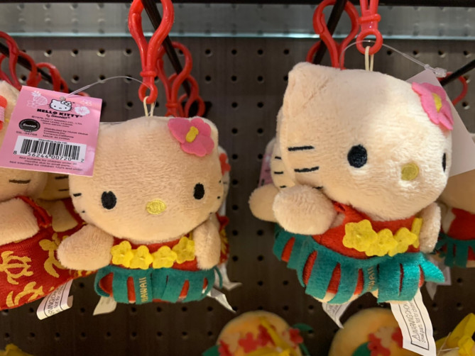 ぬいぐるみストラップ（ハローキティ・フラダンス）