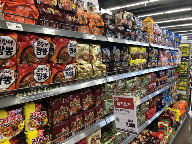 ロッテマートの店内