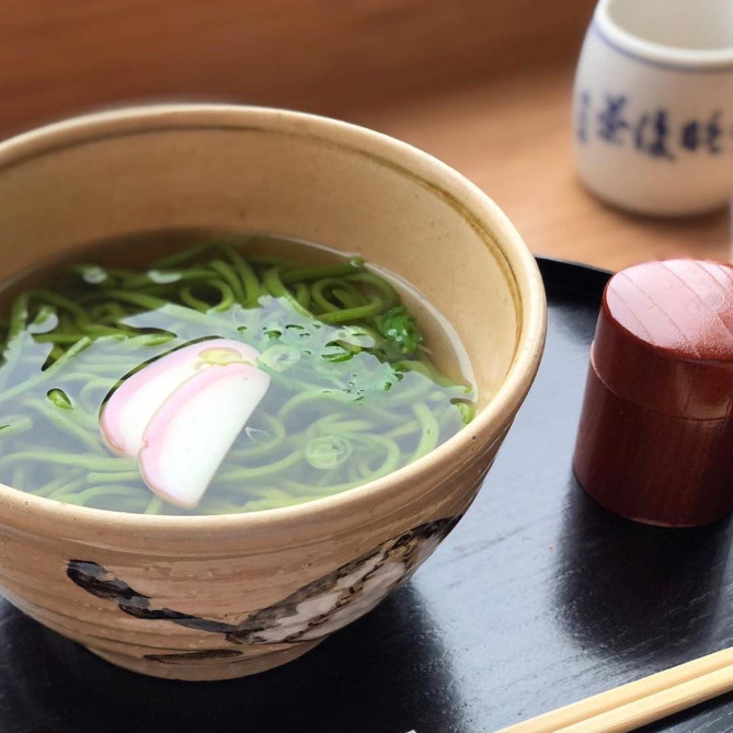 抹茶を練り込んだ「抹茶そば」もおすすめです！