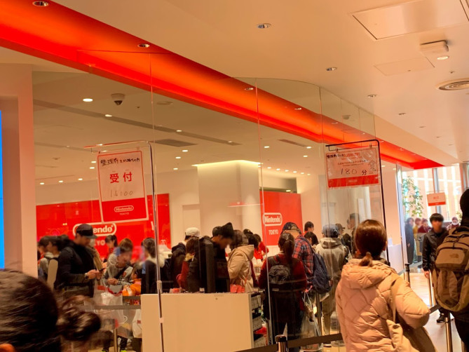 渋谷パルコの任天堂ストアの整理券の列
