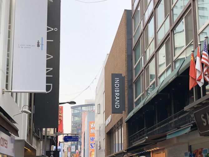 トレンドのショップが集まる明洞の裏通り