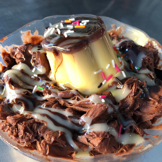 プリンが載っている