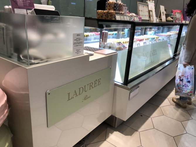 10ラデュレのショーケース・オリジナル画像