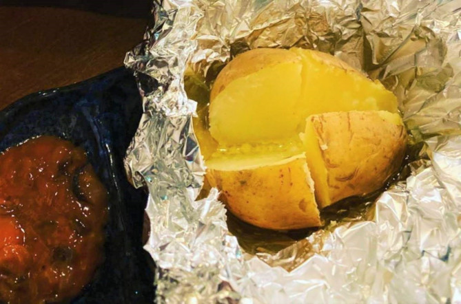 コースメニューにも含まれている塩辛じゃがバター