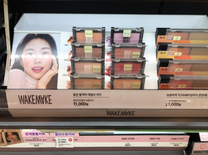 韓国コスメのチークコーナー