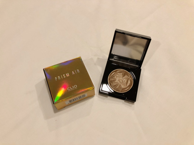 CLIOのプリズムエアシャドウ