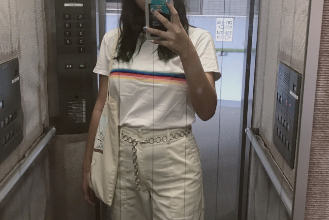 PacSunのレインボーモチーフTシャツ