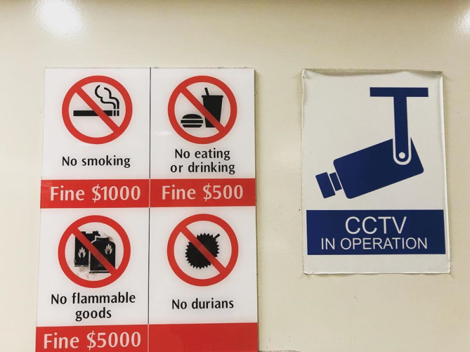 地下鉄構内の罰金行為