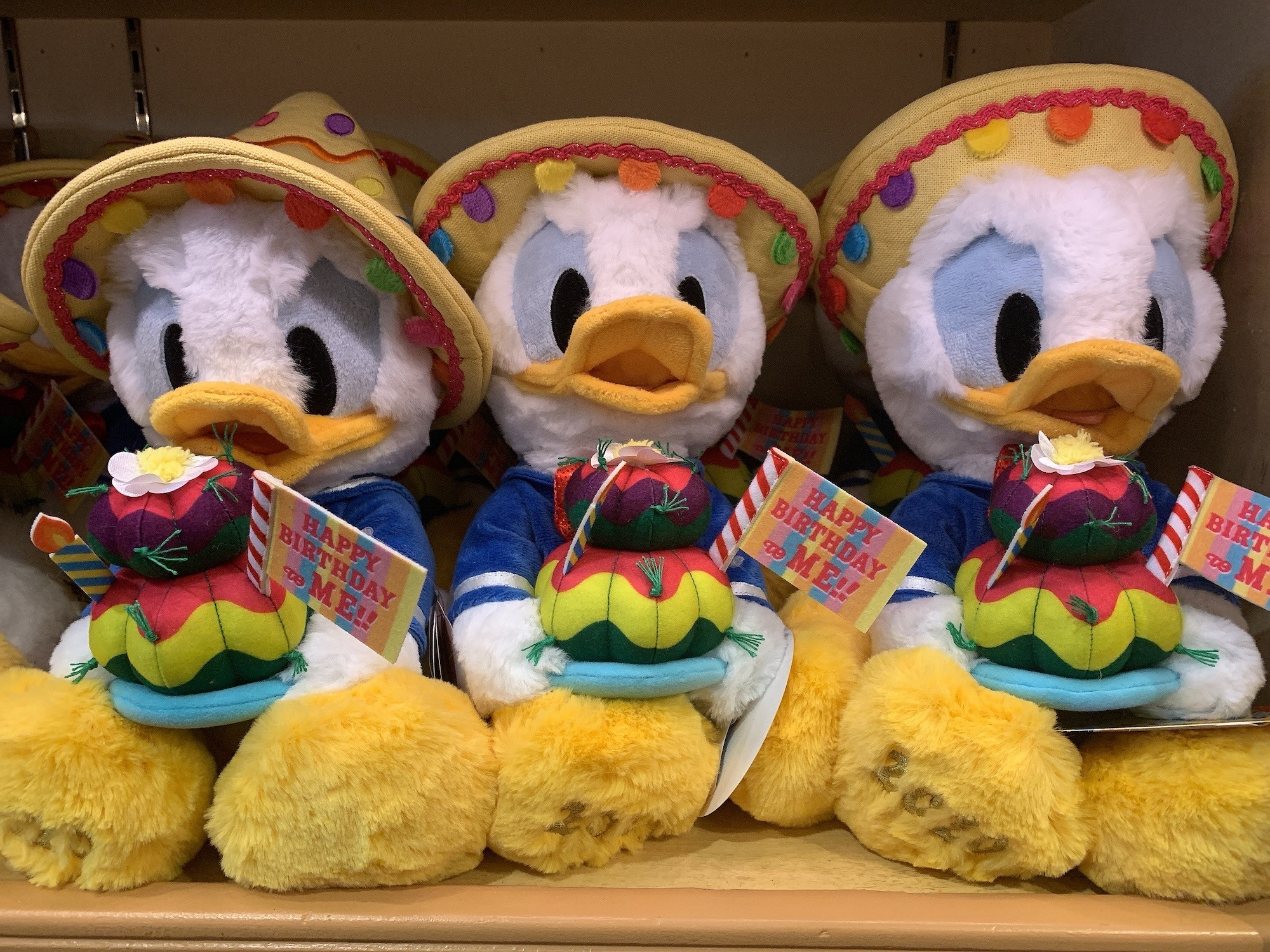 donald-birthday-collectibles-