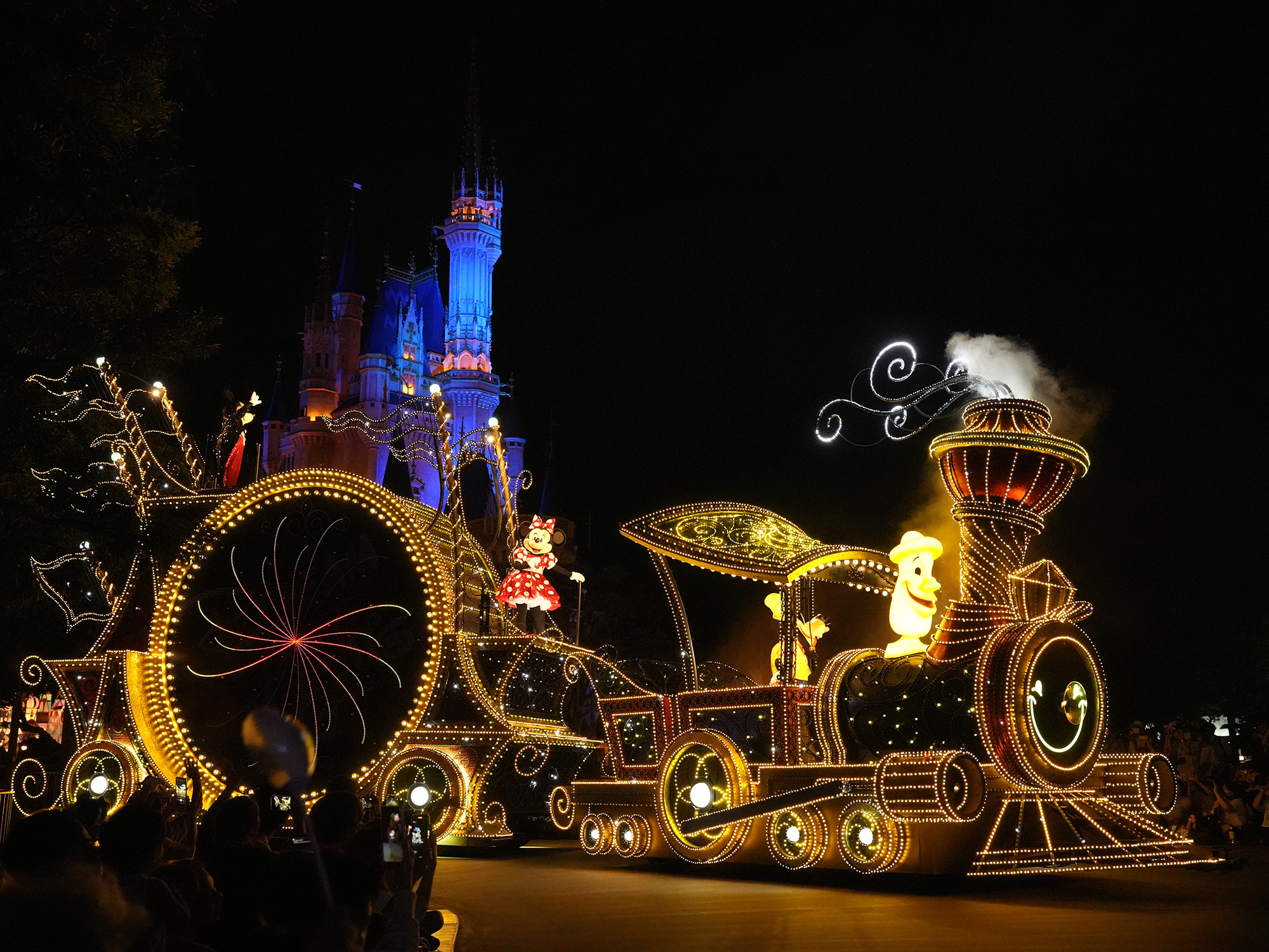 ディズニーのフロートの仕組みを解説！どうやって動いている？歴代