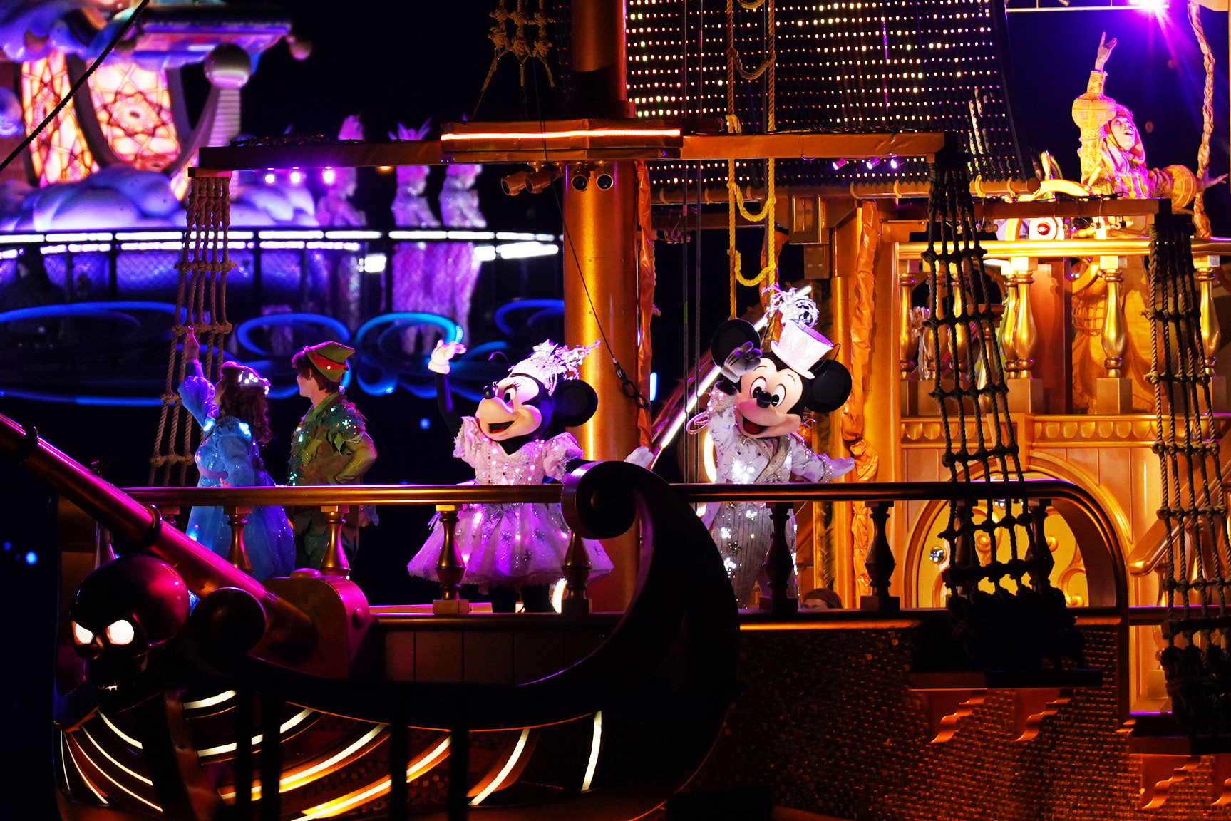 ディズニー】ウィークナイトパスポートの楽しみ方！平日夜のパークを