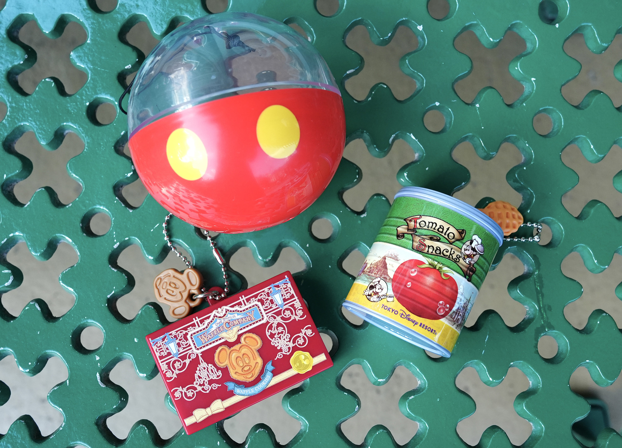 レアディズニー お菓子おかしマスコットキーホルダー コンプリートガチャyujin お菓子モチーフキーチェーン！東京ディズニーリゾート カプセル